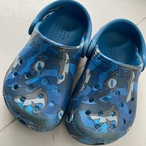Toddler boys shark crocs